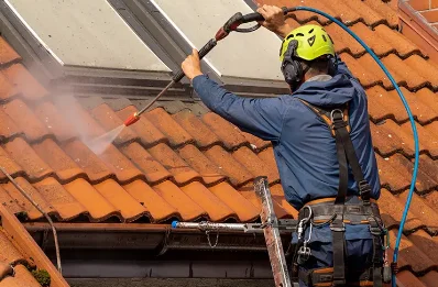 Démoussage et hydrofuge de toiture à Sabazan